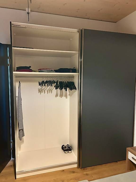 Livique Armadi: Kleiderschrank mit Schwebetüren und Spiegelfront – Usato da Celerina venduto da Little29 1