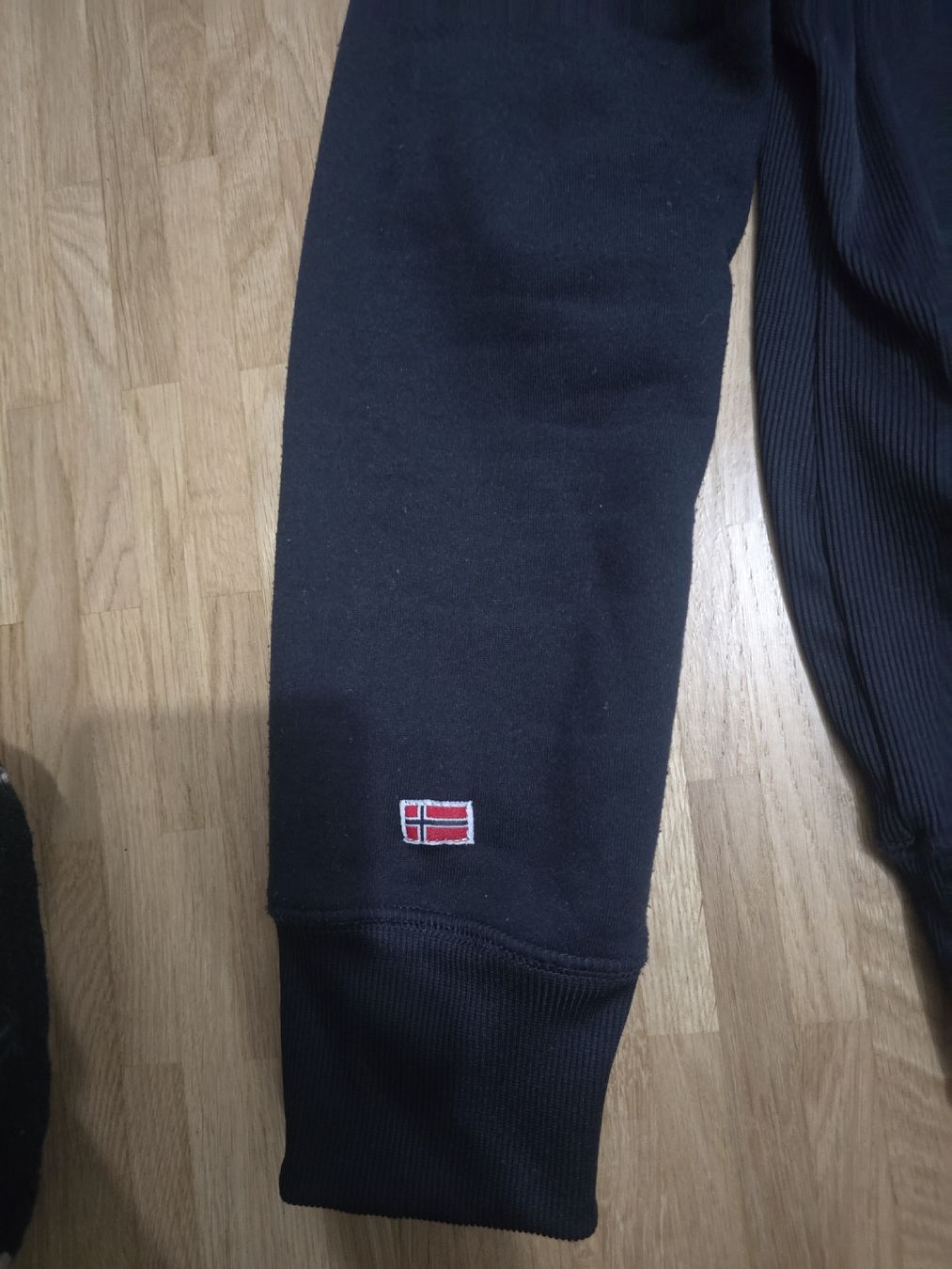 Maglioni & Felpe: Pull Geographical Norway noir, taille S/M, parfait! – Usato da Mont-sur-Lausanne venduto da Didinho 1