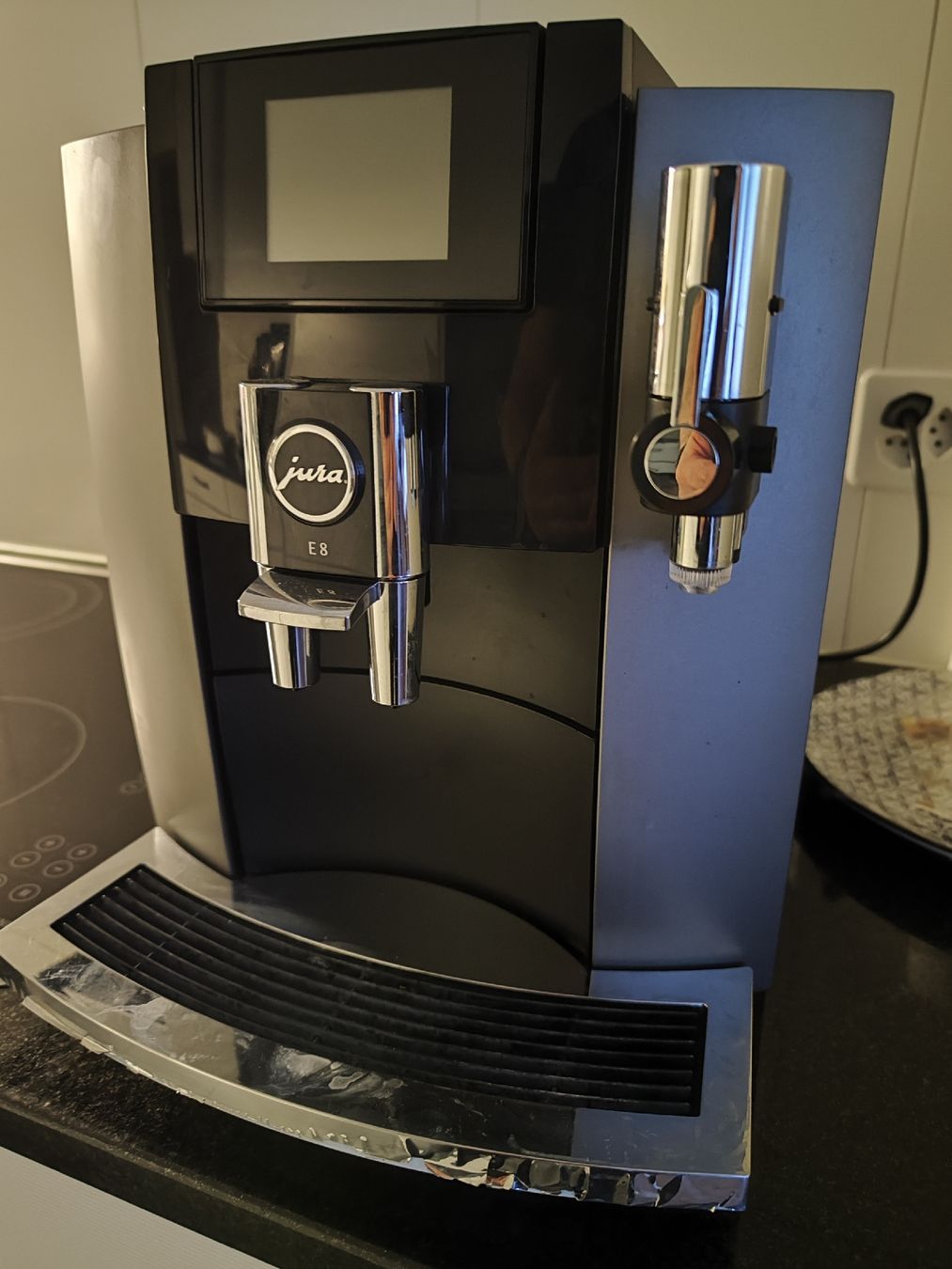 Jura Macchine per caffè & Macchine per espresso: Jura E8 Vollautomat – Usato da Luzern venduto da Schomi77 1