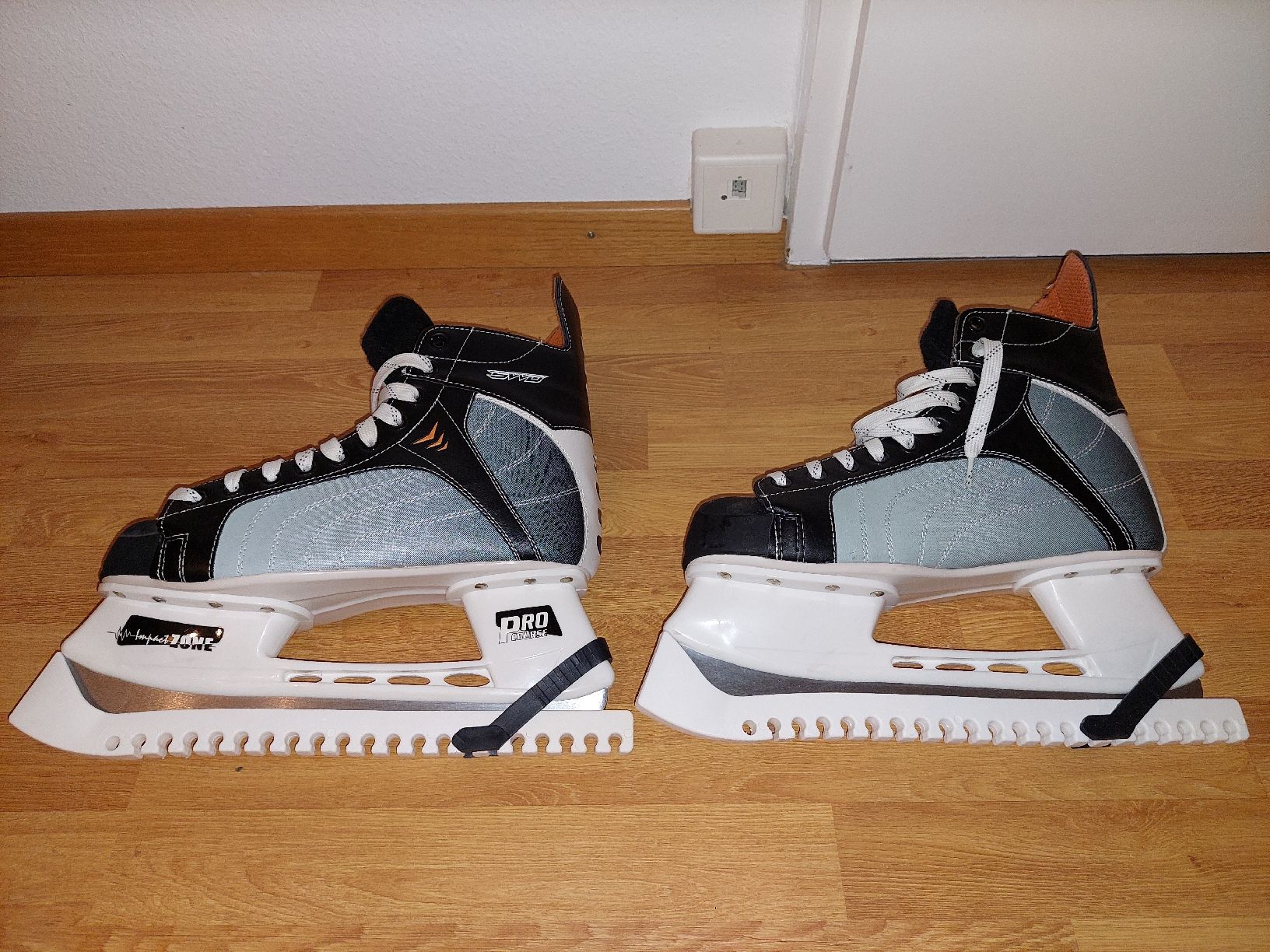 Pattini da ghiaccio: Schlittschuhe Nils Grösse 46 – Nuovo (secondo la descrizione) da Küsnacht ZH venduto da Warcon1