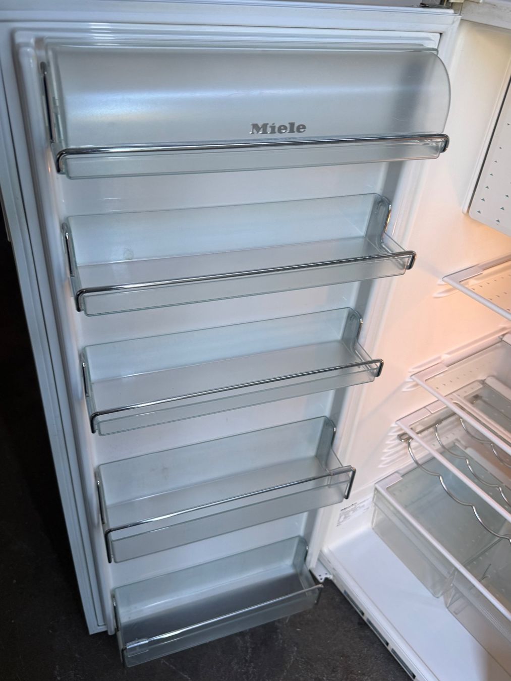Miele Frigoriferi: Miele Einbaukühlschrank CH Norm 55cm – Usato da Kloten venduto da top2000 3