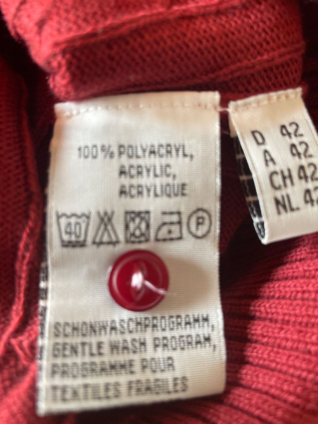 Lotti di vestiti: 3 Pullis 1 Jäggli / Uniqlo – Usato da Kappelen venduto da Waloga 7