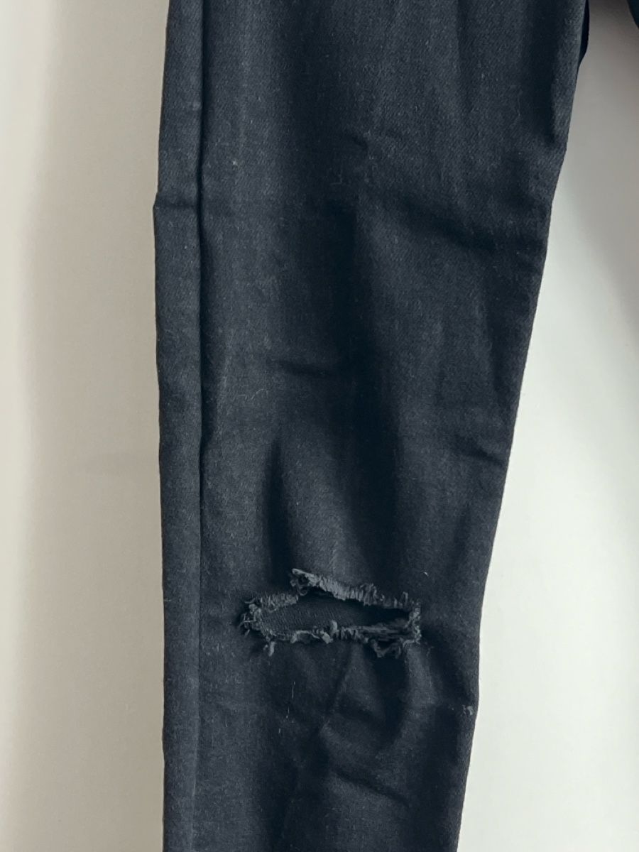 Bershka Jeans: Jean slim noir Bershka, Taille 34 – Nuovo (secondo la descrizione) da Renens VD venduto da sar_bwz5 2