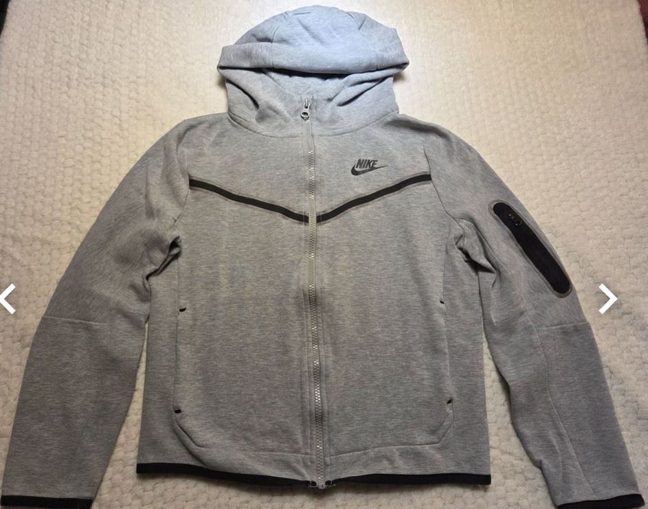 Pullover & Sweatshirts: Felpa Nike tech – Gebraucht aus Rheineck von pepino85