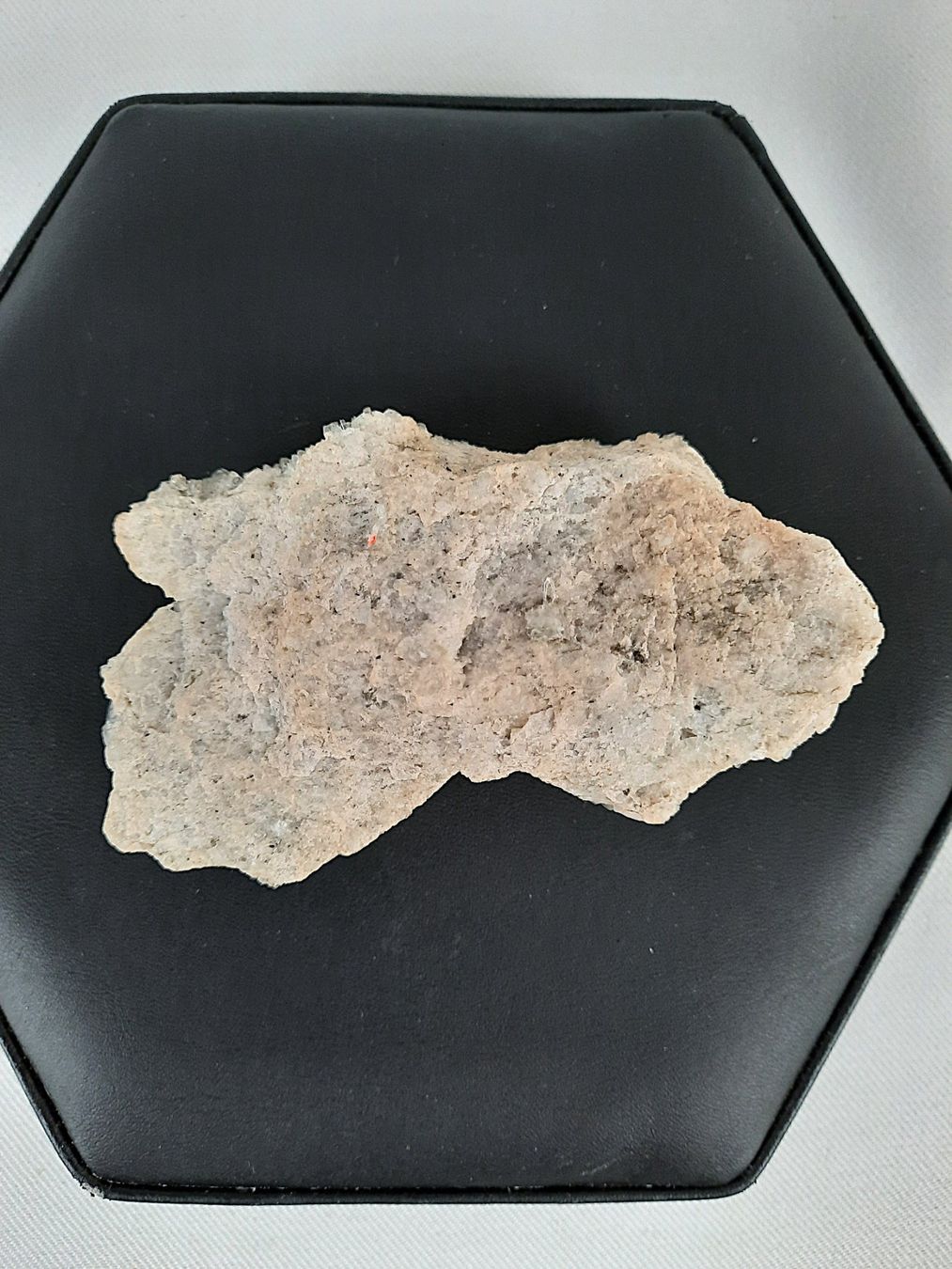 Minerali & Pietre curative: Apophyllit-Stufe mit schwarzem Turmalin – Usato da Beinwil am See venduto da Restwert_Beinwil 4