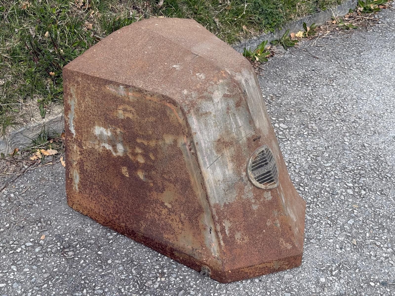 Renault Alle Autoersatzteile: Ancien capot de Renault NN 1923-24 – Gebraucht aus Sierre von OCNL 2