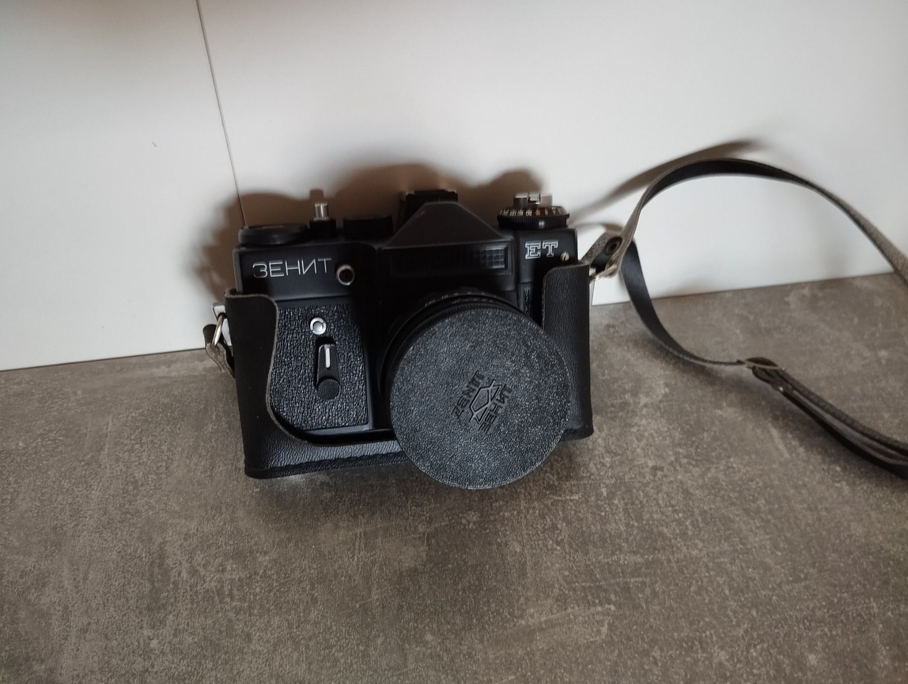 Appareil photo: Zenit ET Spiegelreflexkamera mit Helios-44-2 Objektiv – D'occasion à Berikon par m1l3n 5