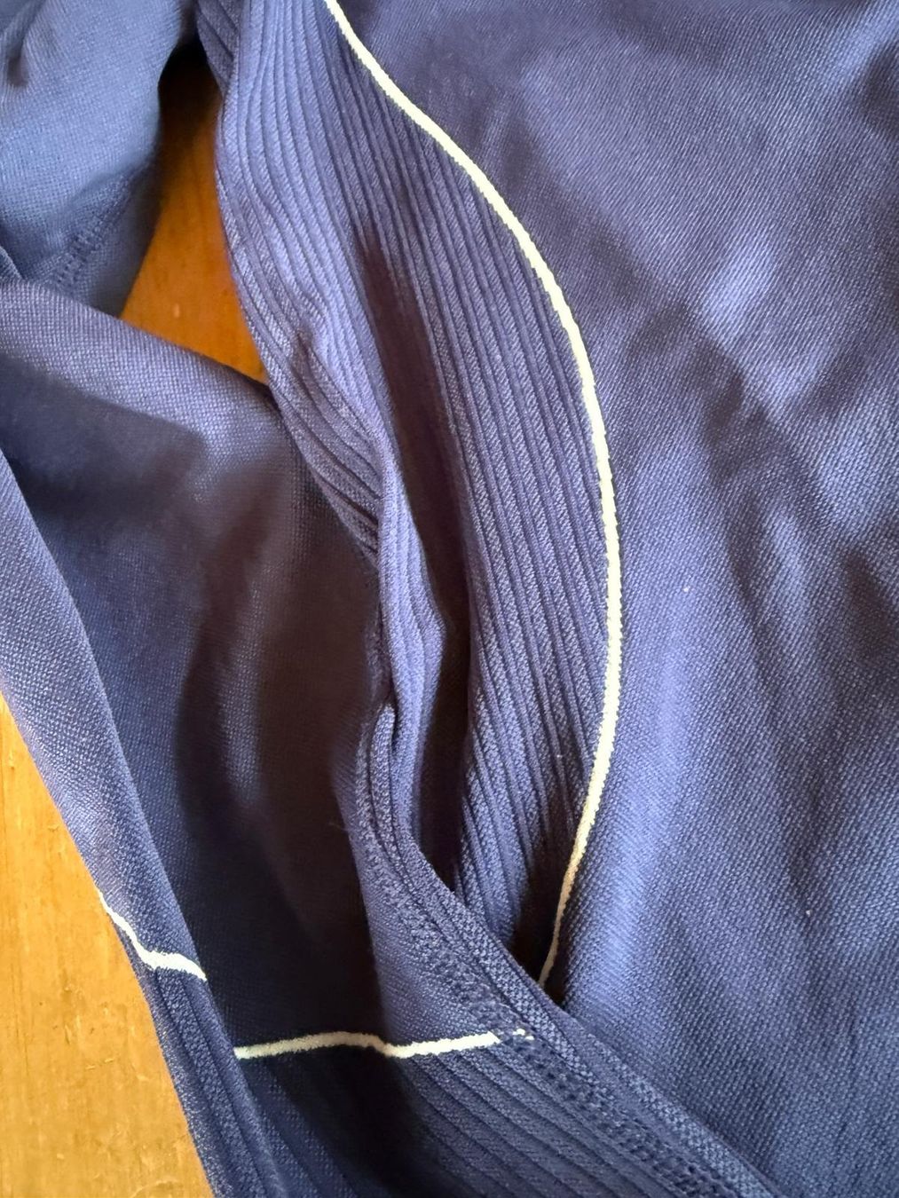 Canottiere & Pantaloni: Sportshirt – Usato da Flawil venduto da Stella_3 2
