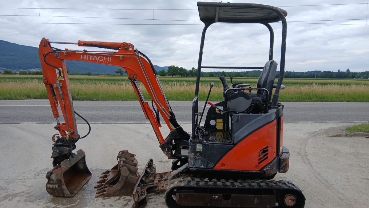 Hitachi Bagger: Bagger Hitachi ZX 17 U – Gebraucht aus Niederbipp von baggerch