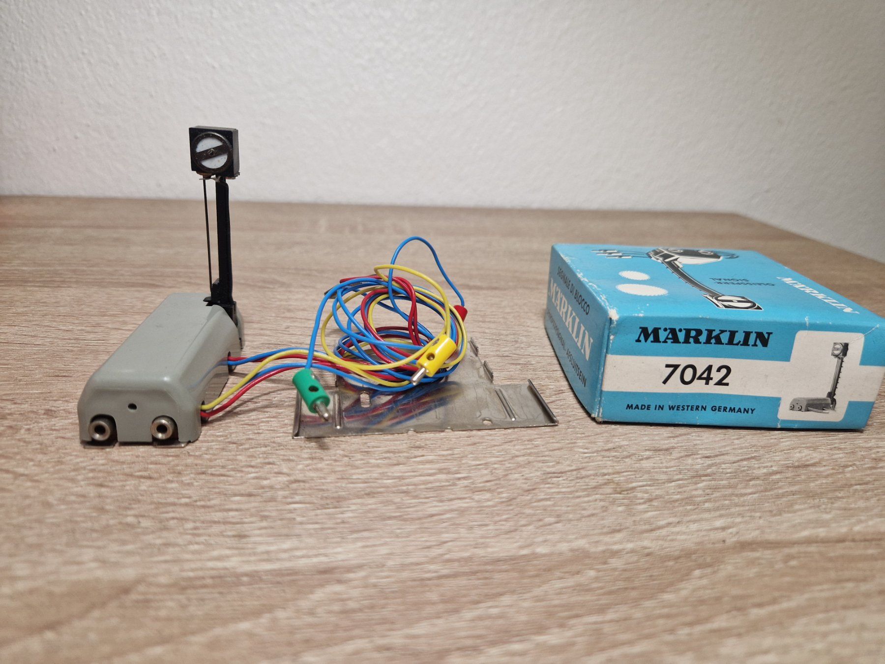 Märklin Modellini di ferrovie: Märklin 7042 Gleissperrsignal H0 – Usato da St-Aubin-Sauges venduto da tantome