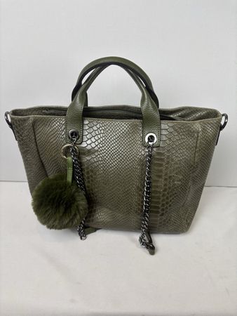 Sac à main vert olive effet serpent avec pompon tendance