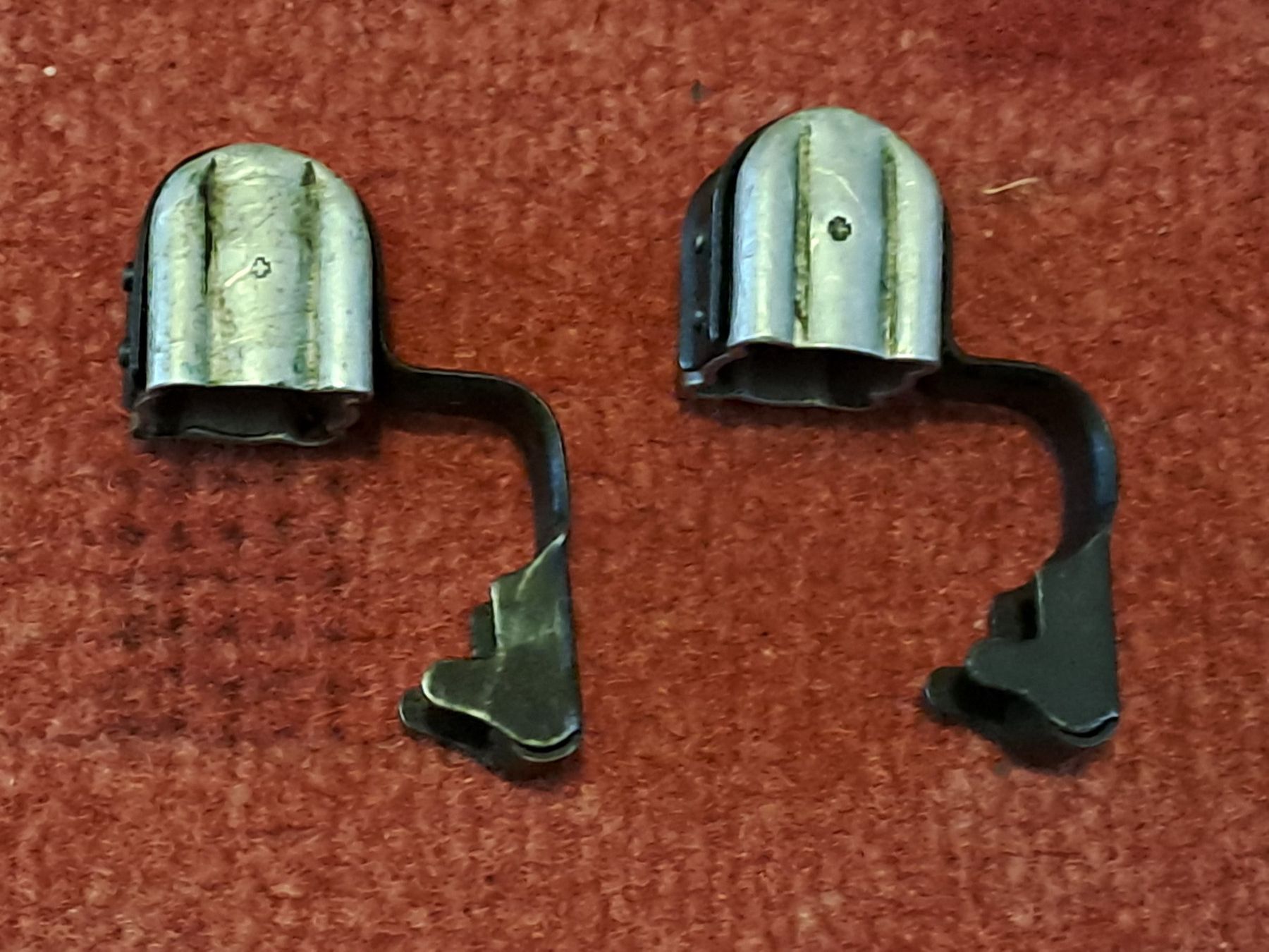 Schweizer Armee Stichwaffen: 2 Laufdeckel zu Karabiner , Silber – Gebraucht aus St.Gallen von Infanteriewerk 1