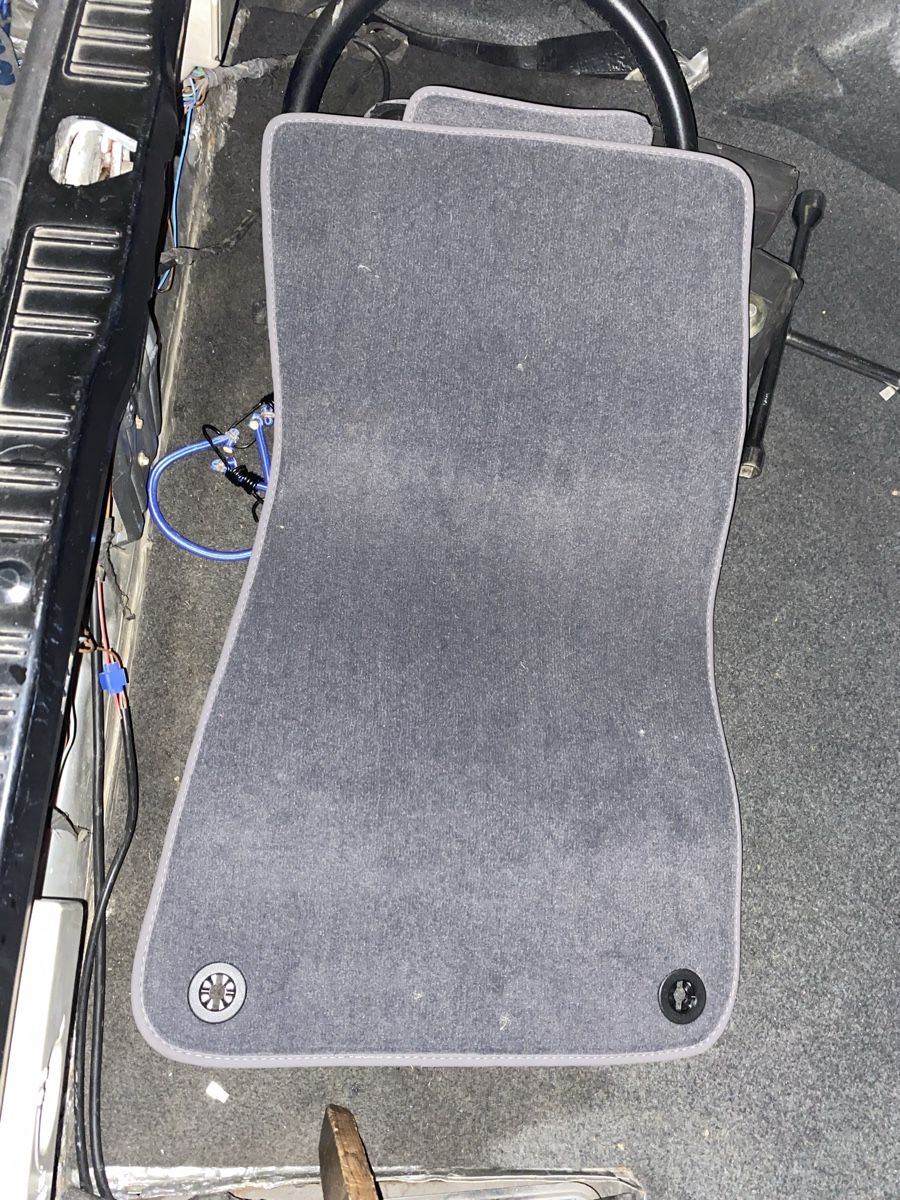 BMW Tappeti & Tappetini: FussraumTeppich BMW E30 CABRIO Velours grau NEUWARE! – Nuovo e nell'imballaggio originale da Winikon venduto da cabriofan01 3
