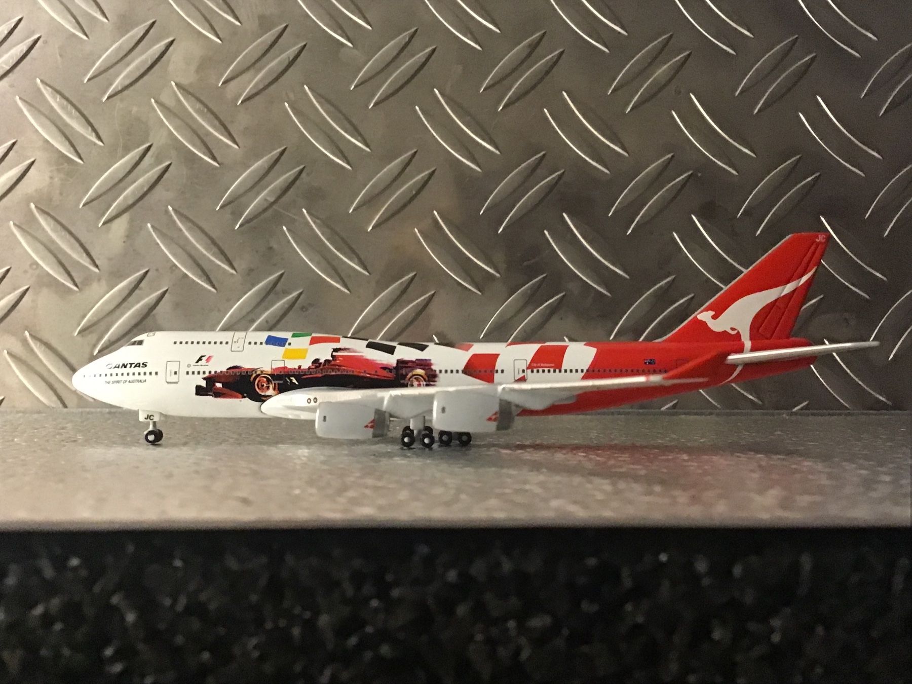 Boeing Kit di modellismo & Modellini statici: SCHUCO QANTAS BOEING 747-400 1:500 – Usato da Männedorf venduto da Spezial-Modelle
