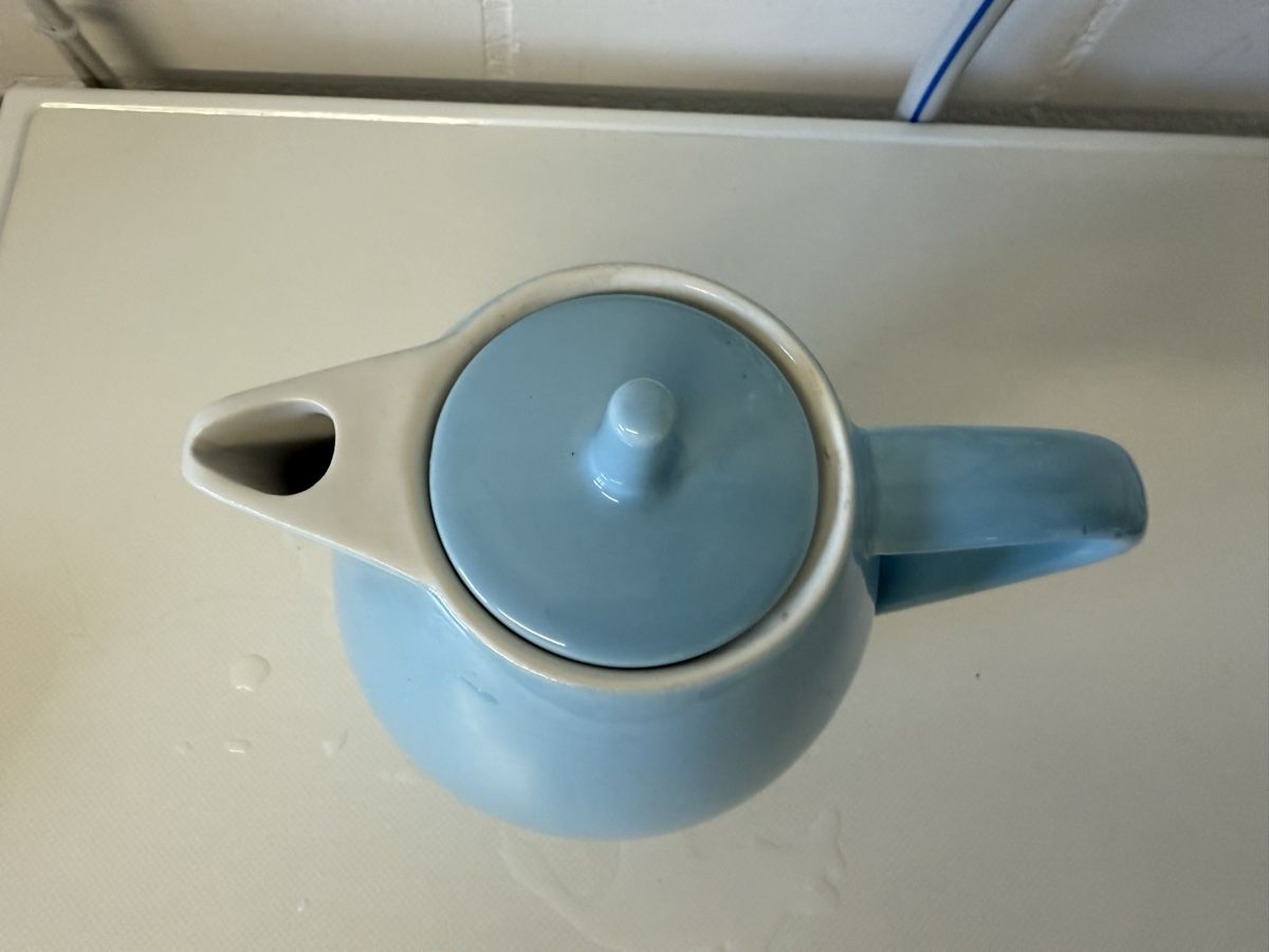 Rössler Caraffe: Pot à lait bleu Rössler 1,0 lt – Usato da Les Genevez JU venduto da fabliane