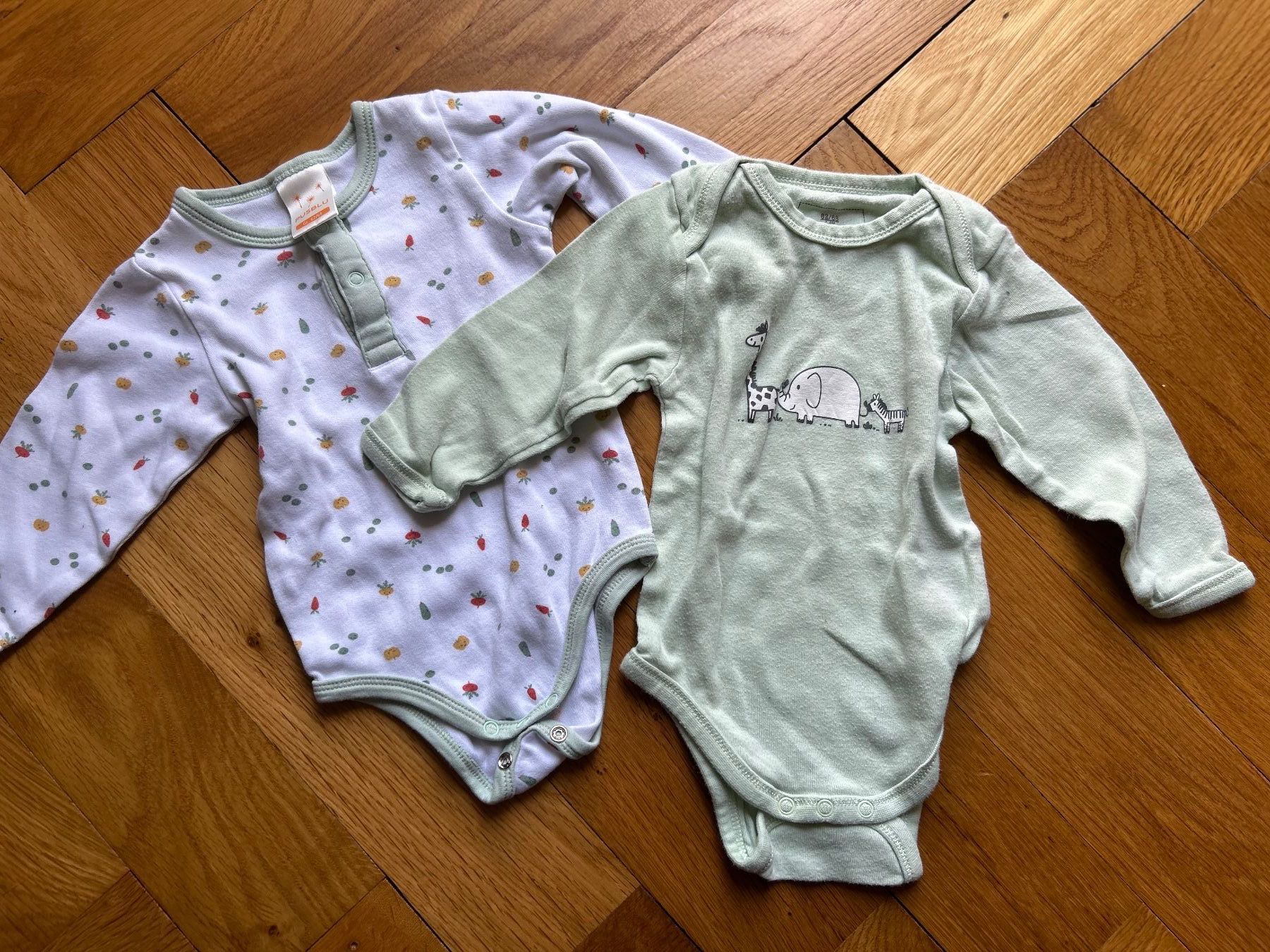 Lotti & Set di vestiti: Zwei Langarmbodies Gr 62/68 – Usato da Zürich venduto da lau_zb7c