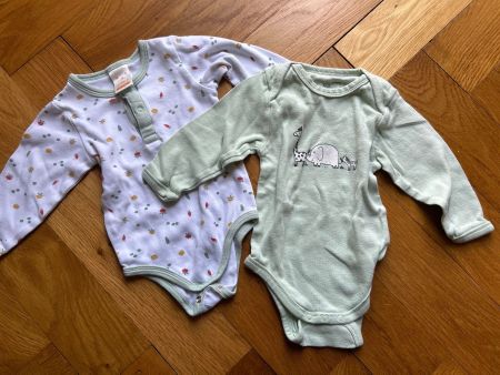 Zwei Langarmbodies Gr 62/68