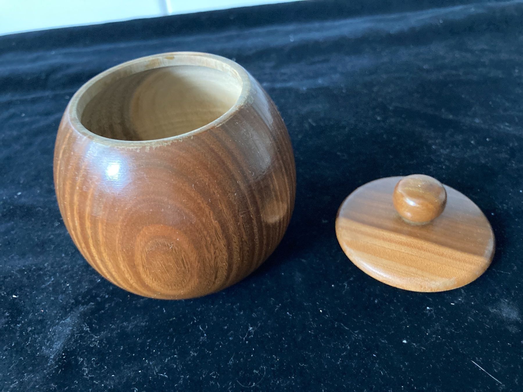 Sucriers: Schöne Holz-Dose mit Deckel. – D'occasion à Zürich par Chaeffeler 2