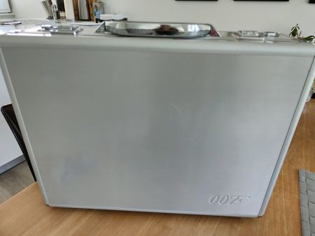James Bond Koffer mit Zahlenschloss / Filmkarten