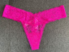 Victoria’s Secret Lace Thong M NEW