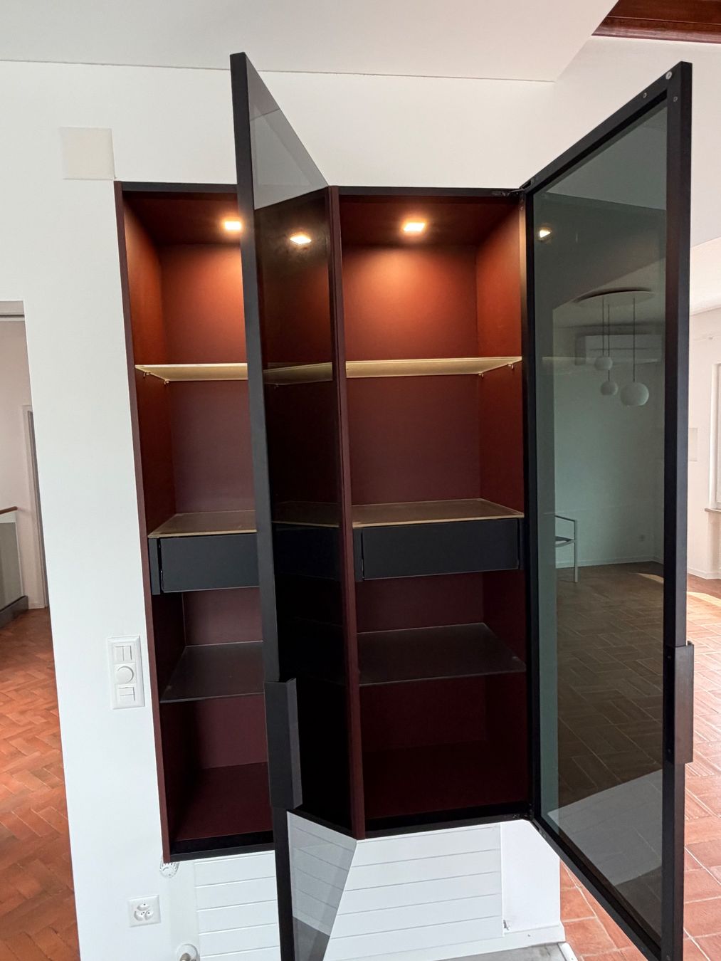 Vitrines: Next125 Vitrinenelement mit schwarzer Glasfront – D'occasion à Brione s. Minusio par imk_m2cj