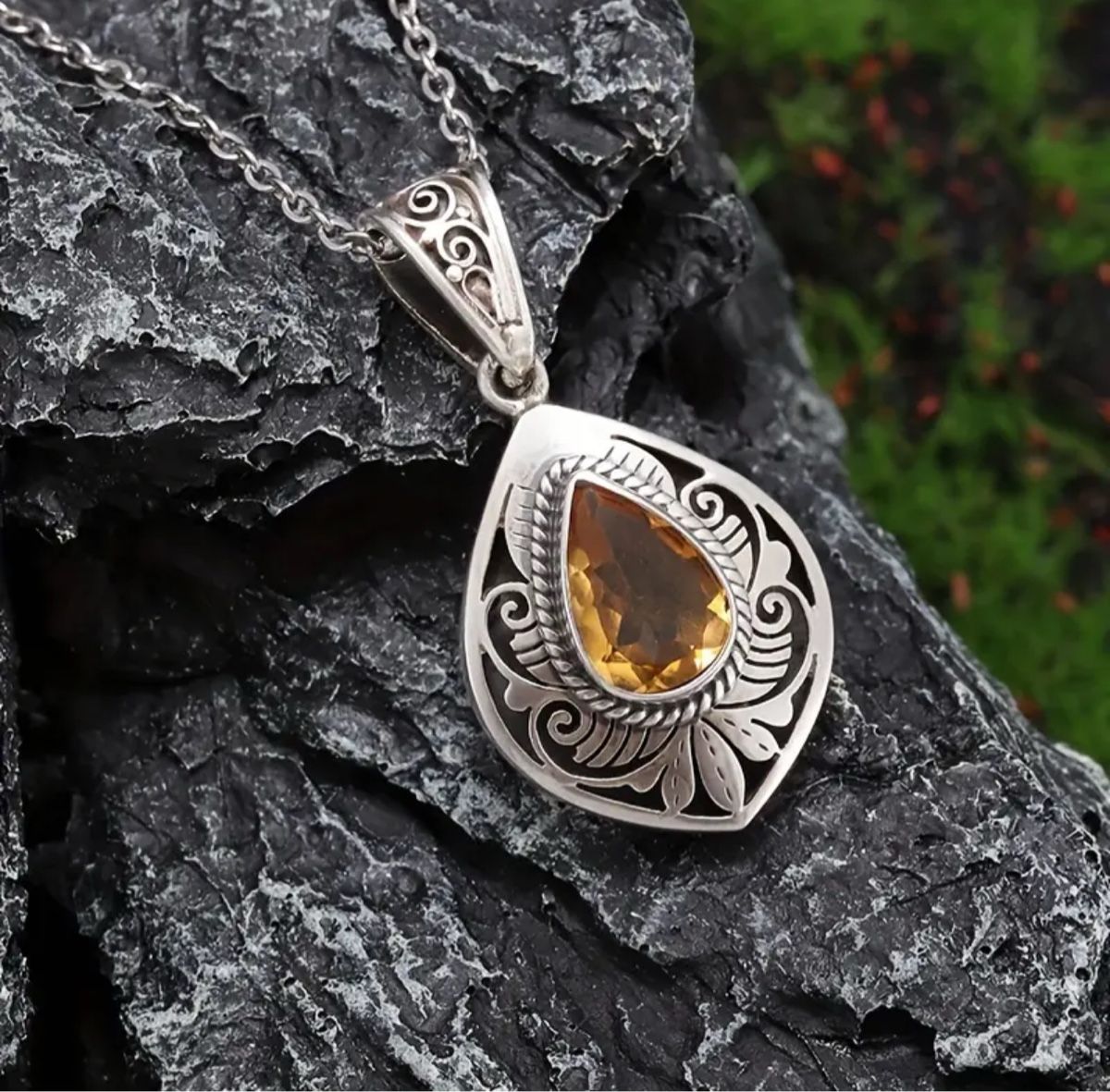 Ciondoli: Silber Farbige Anhänger mit Citrin , Amulet & Talisman – Nuovo e nell'imballaggio originale da Oberwangen TG venduto da Bash-B 3