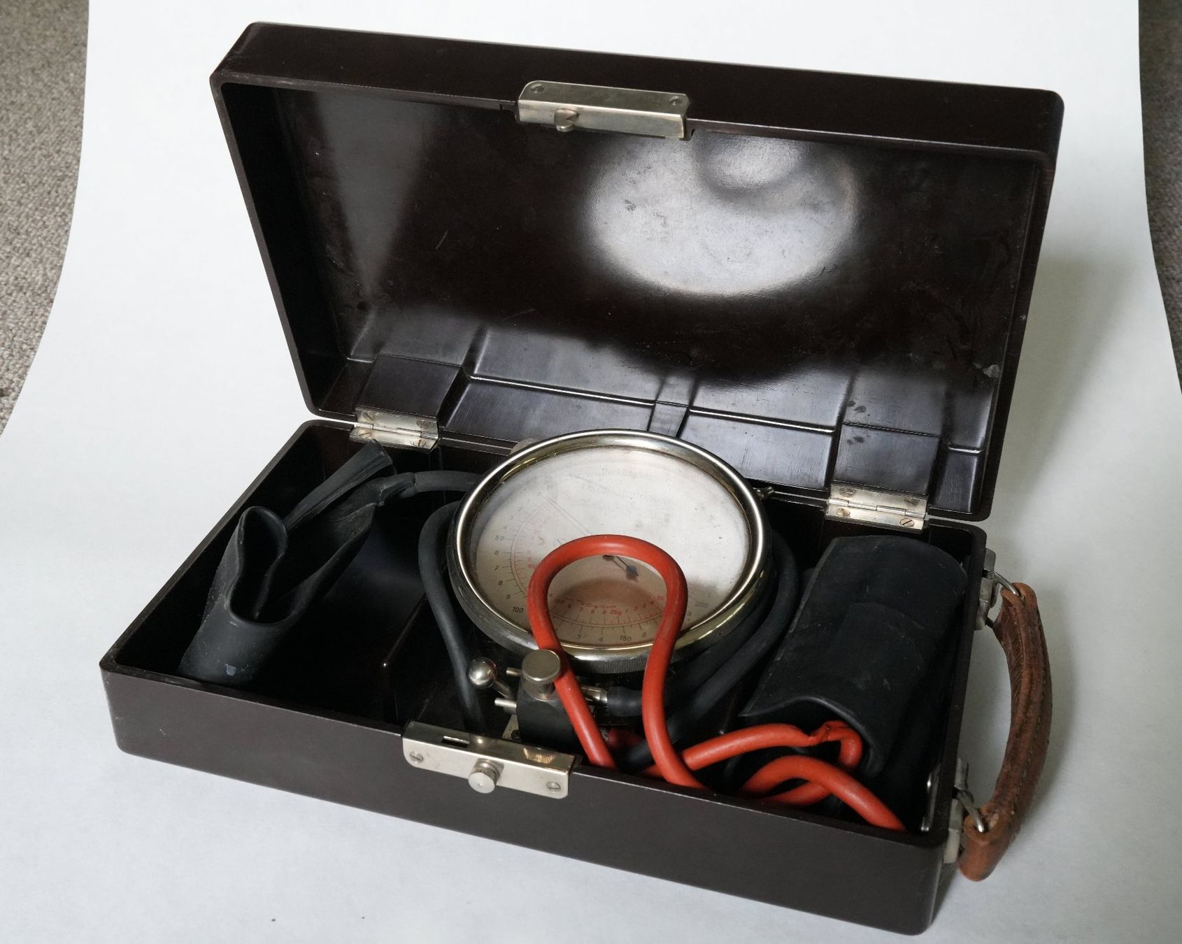 Attrezzature mediche: Vintage Messgerät Sphygmomanometer – Usato da Zürich venduto da Myomesin 1