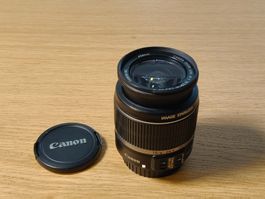 Canon EF-S 18-55mm 1:3.5-5.6 IS Objektiv mit Deckel