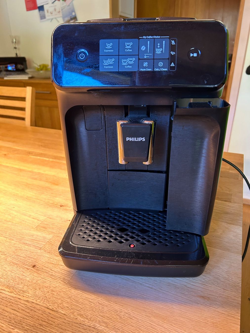 Philips Kaffeemaschinen & Espressomaschinen: Kaffee-Vollautomat Philips 1200 – Gebraucht aus Ipsach von Uyeah