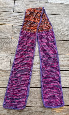 Bunter handgestrickter Schal, neu und ungetragen