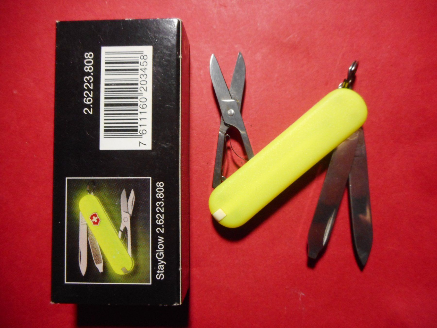 Victorinox Coltelli tascabile: Victorinox  StayGlow Classic – Nuovo e nell'imballaggio originale da Rotkreuz venduto da Hubbil 3