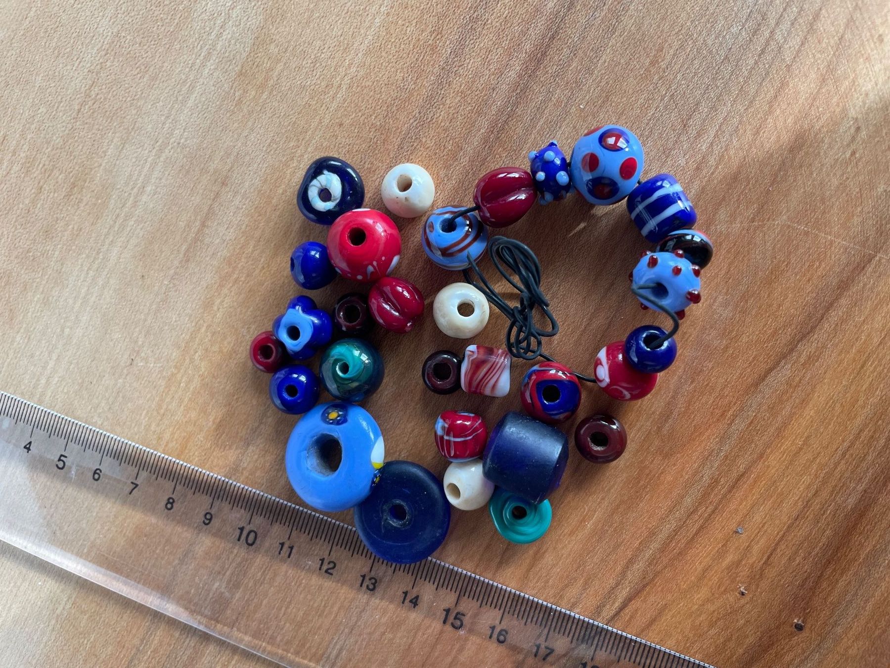 Bicchieri: Handgedrehte Glasperlen, blau und rot – Usato da Köniz venduto da kupu-kupu 1
