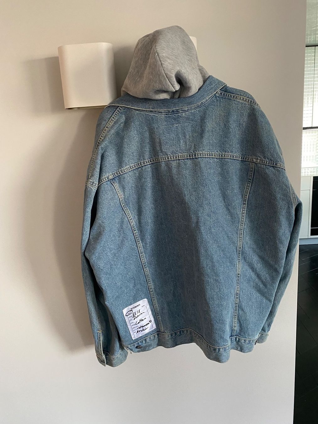 Levi's Giacche: Vetements x Levis Jeansjacke – Usato da Dielsdorf venduto da Anthony111 1