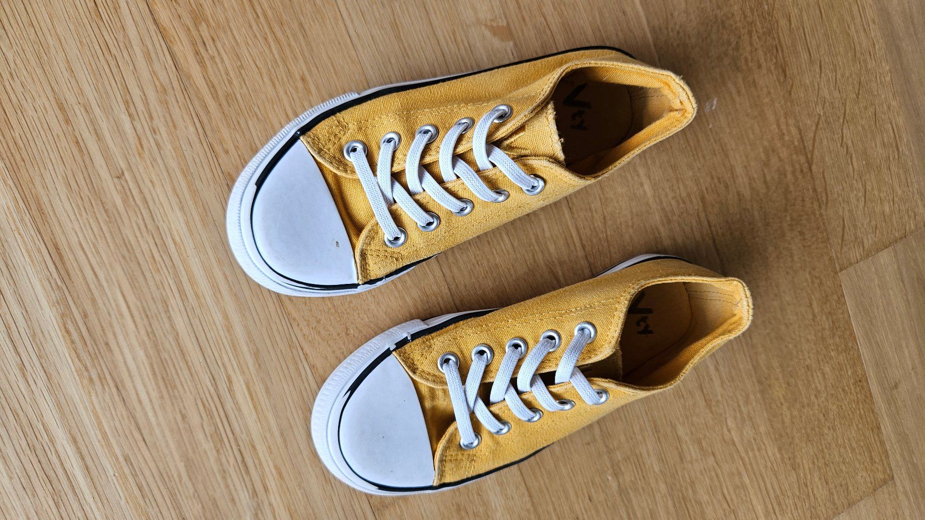 Scarpe per ragazzi: Sneaker 31 Gelb – Usato da Gossau SG venduto da dolores_x 4