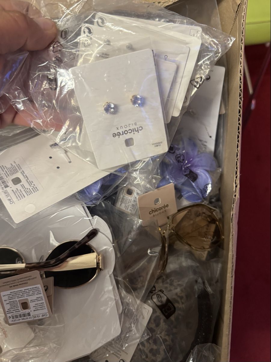 Altri gioielli: Lot Schmuck & Brillen neu voller Karton  – Nuovo (secondo la descrizione) da Schlieren venduto da Freundlich02 6