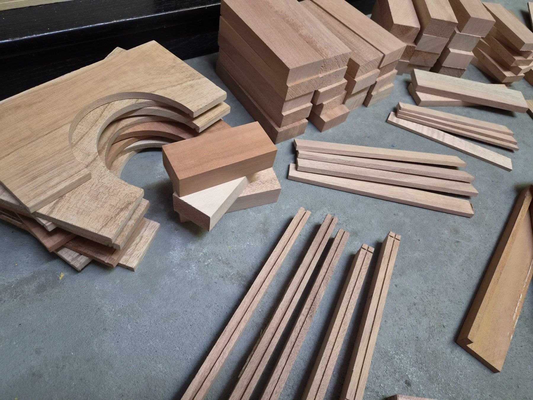 Articoli in legno: Zedern Holz Klötze / Holzreste – Usato da Wetzikon ZH venduto da Tothart 5