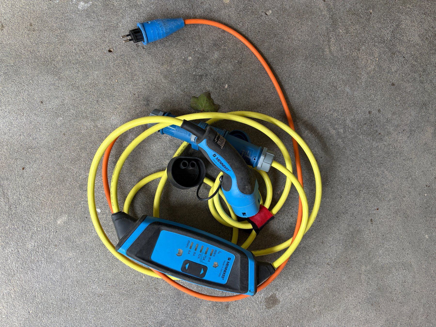 Mennekes Batterie-Ladegeräte: MENNEKES Ladekabel Typ 2 - IC CPD1 – Gebraucht aus Wettingen von vikivi