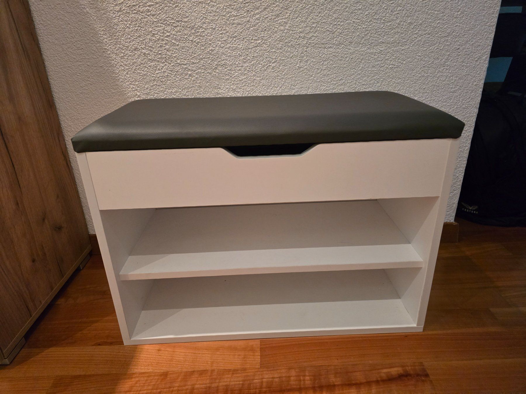 Armadi: Schuhregal mit Sitzfläche, neuwertig – Usato da Ebmatingen venduto da gab_cbw9 1
