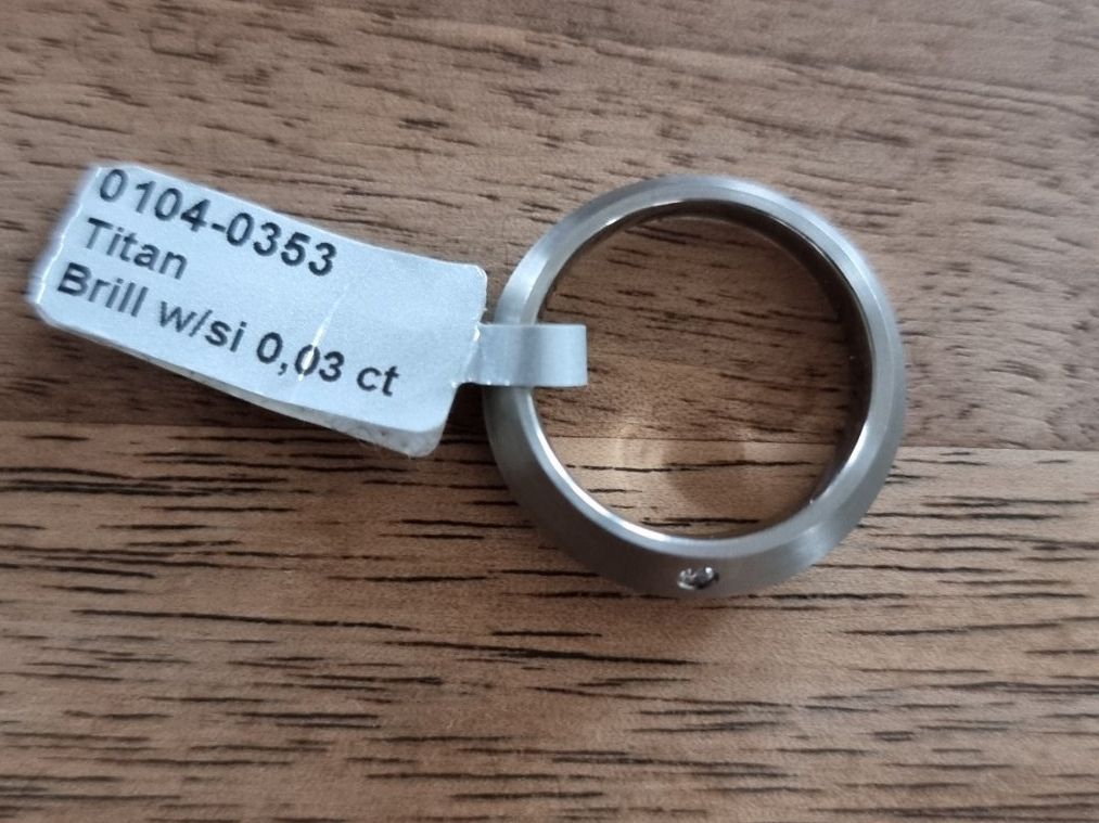 Anelli: Titanring mit Brillant – Nuovo (secondo la descrizione) da Hombrechtikon venduto da kuckuck04 1