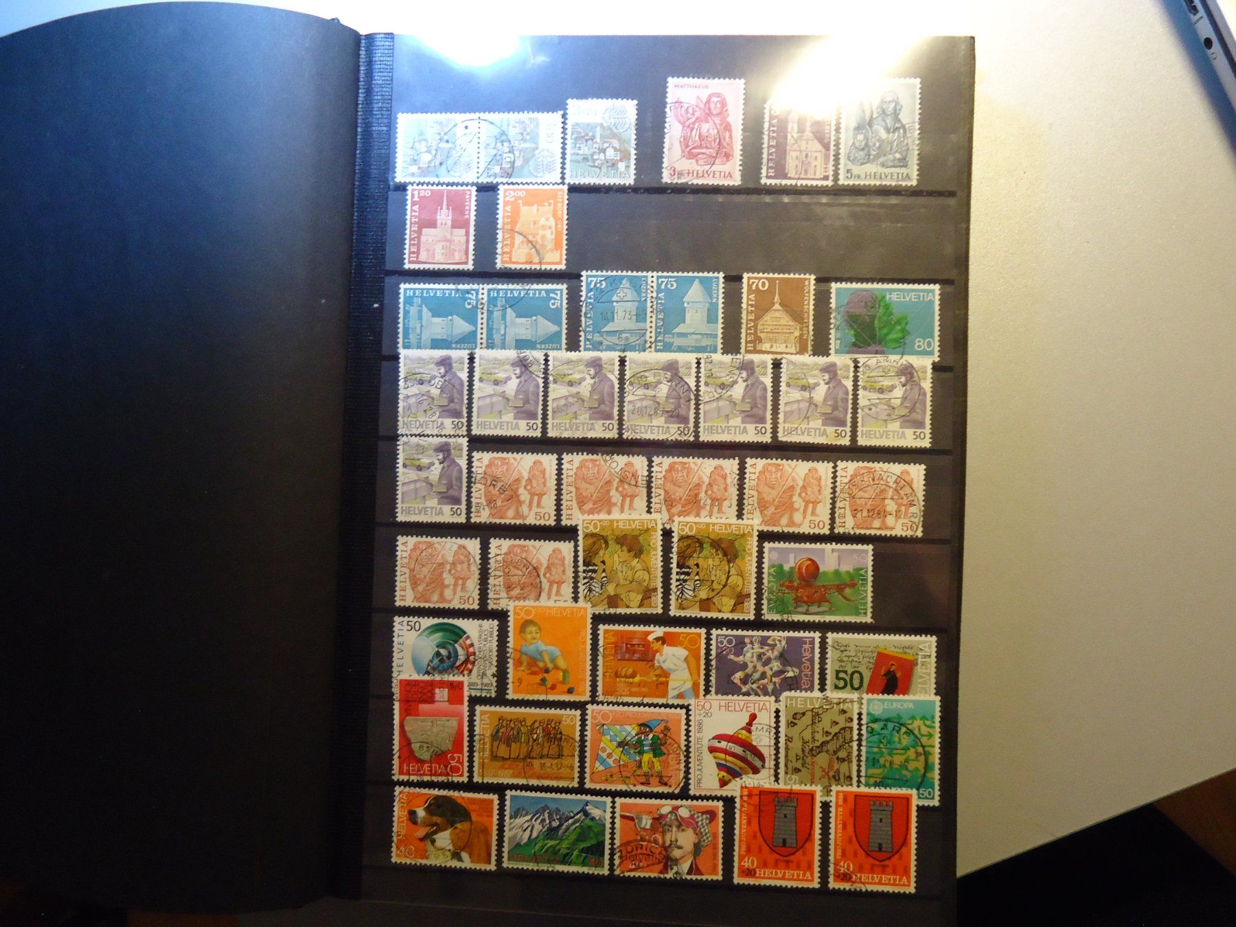 Tutti i francobolli: Briefmarken Briefmarkenalbum – Usato da Hinterkappelen venduto da Roku5 1