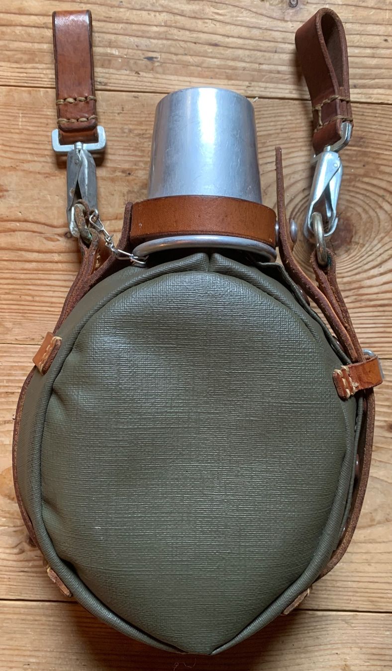 Schweizer Armee Ausrüstung & Ersatzteile: Labeflasche der CH Armee – Gebraucht aus Goldingen von Bergler012 1