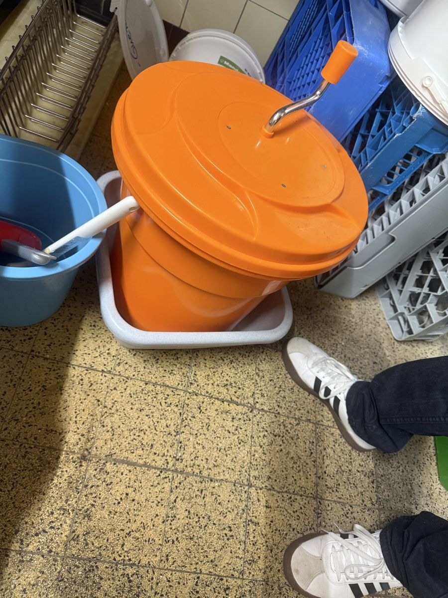 Altro per la casa: Salat - Schleuder Eimer orange Kunststoff neuwertig – Usato da Hermrigen venduto da Paco0411