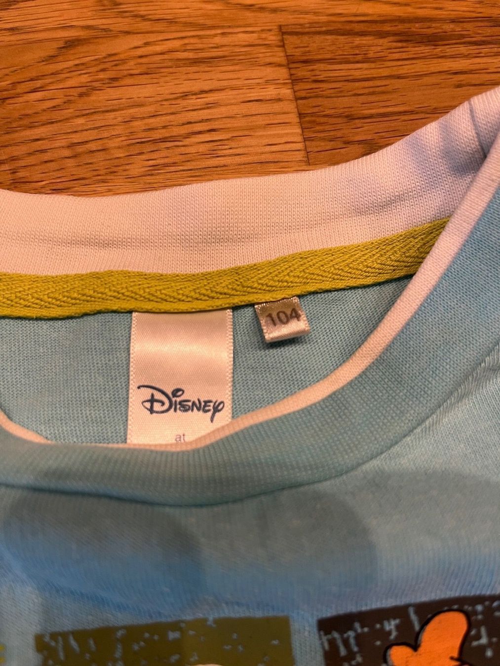 Hemden, T-Shirts & Polos: Winnie Pooh Shirt Gr.104 – Gebraucht aus Oberdorf SO von sa-na 1