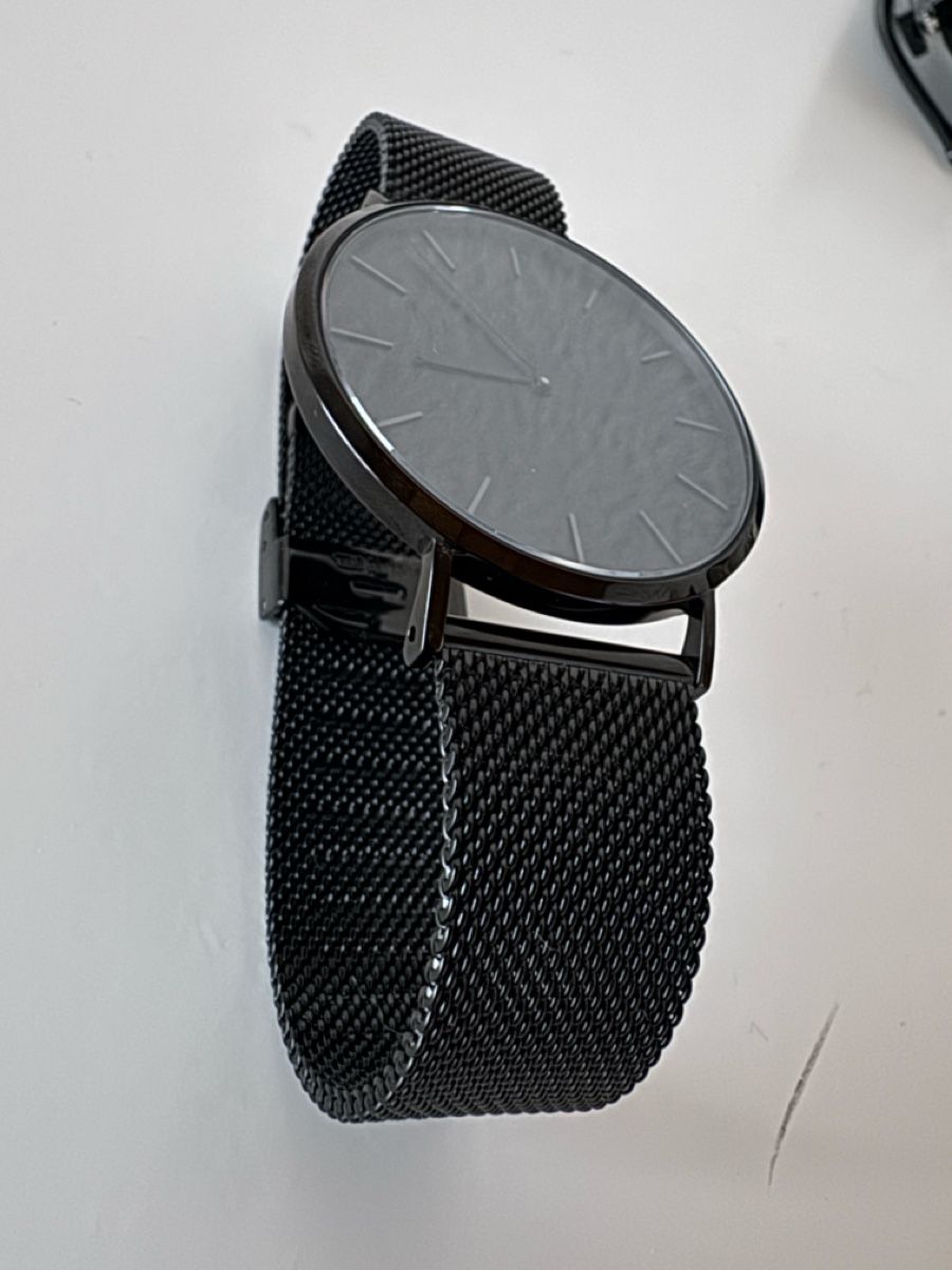Uhren: Schwarze Uhr Milanaise Armband – Neu (gemäss Beschreibung) aus Landquart von Sisej 1