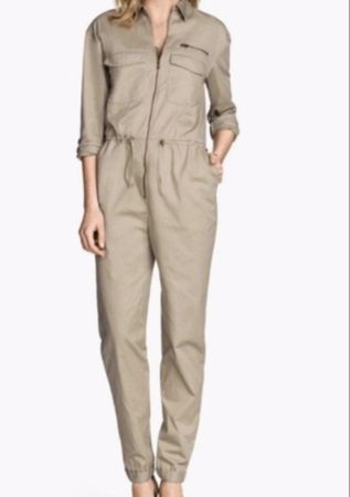 Trendiger Overall in Khaki - perfekt für den Frühling!