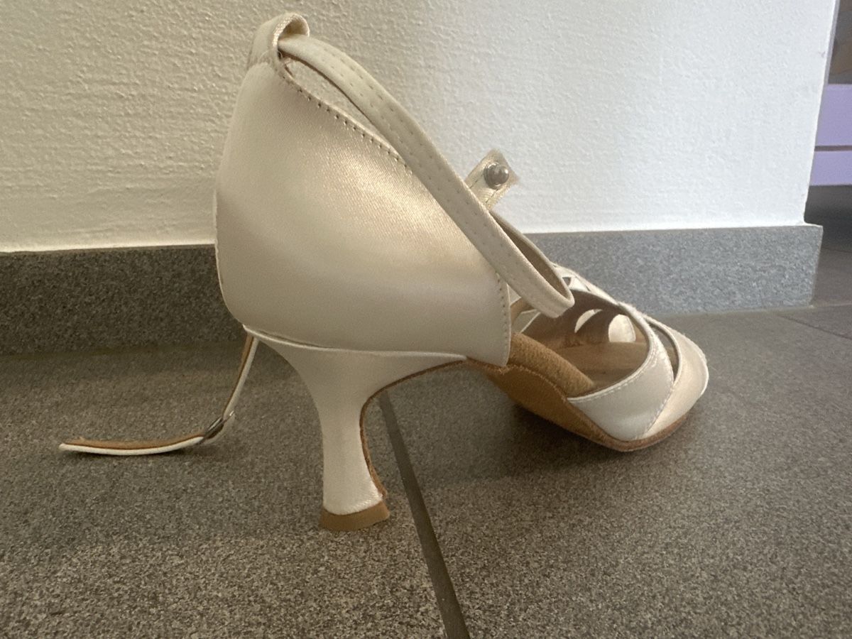 Scarpe da donna: Tanzschuh Diamant – Usato da Oberentfelden venduto da painting4 1