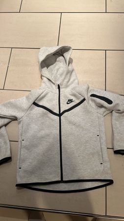 Nike Tech Fleece grau Gr.146-156