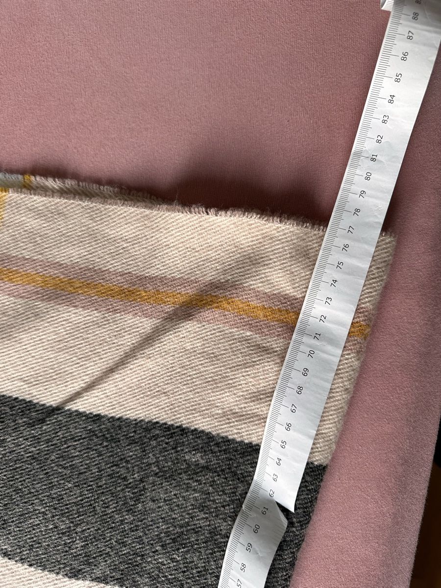 Foulard & Sciarpe: Cozy checkered scarf for cold days – Usato da Horgen venduto da ger_2y92 2