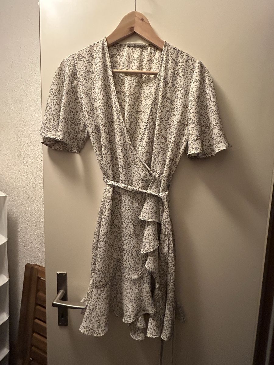 Kleider: Wickelkleid, xs-m – Neu (gemäss Beschreibung) aus Zürich von fla_qd7x