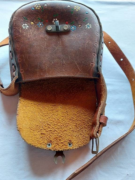 Taschen für Damen: Alte Lederhandtasche – Gebraucht aus Seuzach von Heinz7947 3